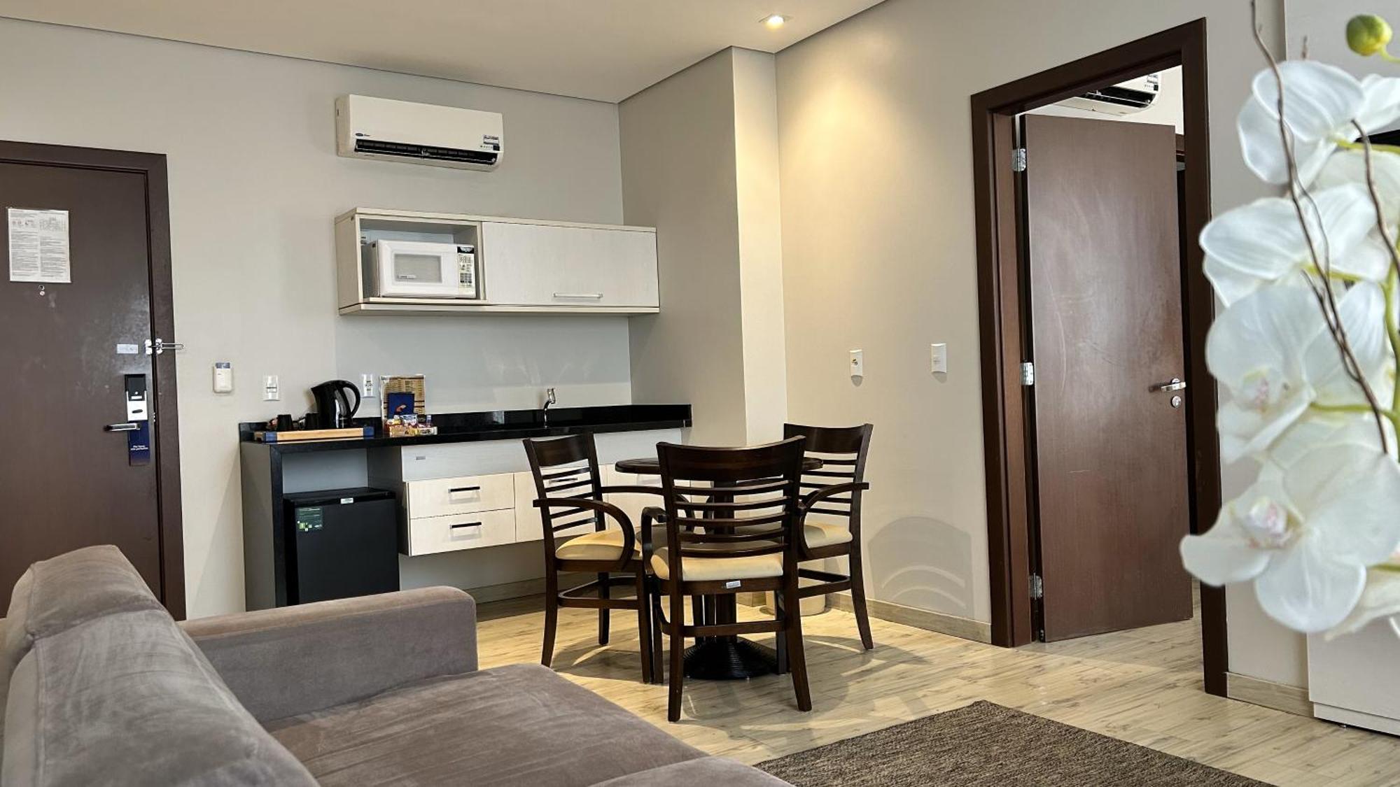 Comfort Hotel & Suites רונדונופוליס מראה חיצוני תמונה