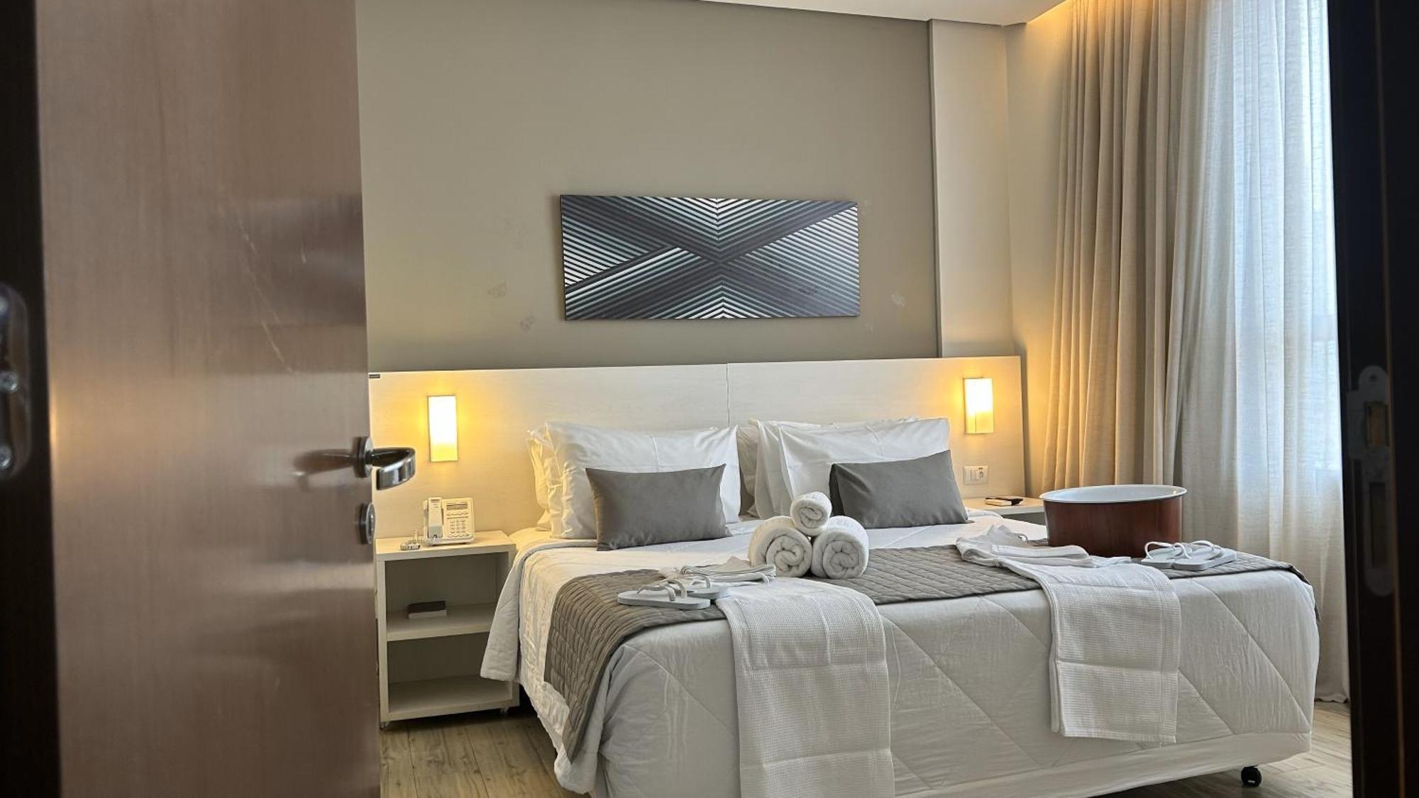 Comfort Hotel & Suites רונדונופוליס מראה חיצוני תמונה